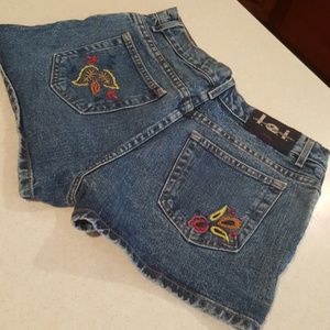 L.E.I Jean shorts w/ embroidery ❤